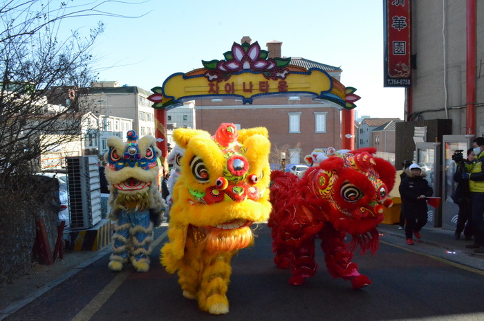 "欢乐春节——多彩湖南"舞狮巡游仁川中华街