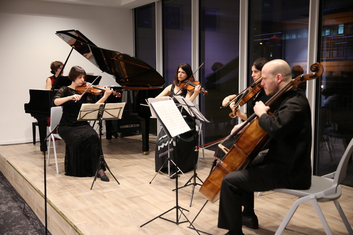 钢琴弦乐四重奏